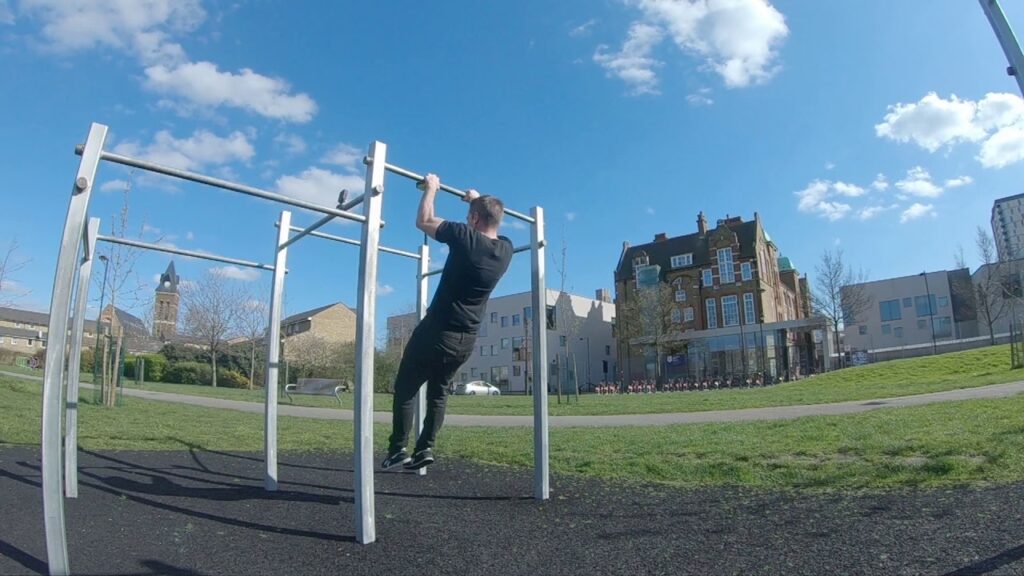 Swinging - Underbar Muscleup - Front View - SlowMo